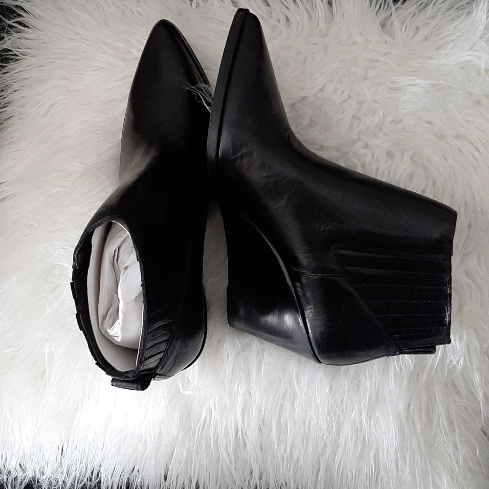 Calvin Klein Wedge Shoe (Women's) * new